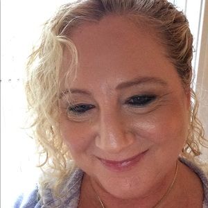 Meet your Posher, Lorie